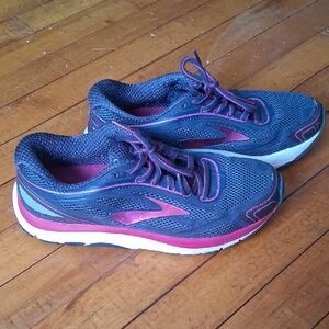 Brooks Dyad 9 Size 8.5
